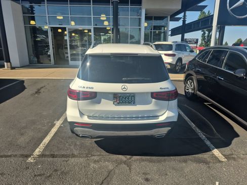 Used 2021 Mercedes-Benz GLB 250 4MATIC image 4