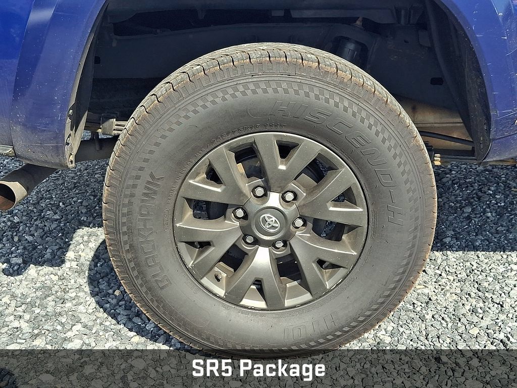 Used 2022 Toyota Tacoma SR5 AWD/4WD image 10