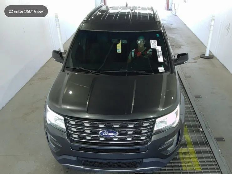 Used 2017 Ford Explorer XLT w/ Equipment Group 201A FWD image 3