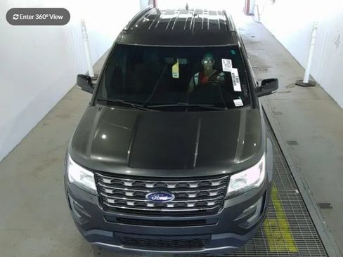 Used 2017 Ford Explorer XLT w/ Equipment Group 201A FWD image 3
