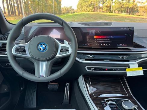 Used 2025 BMW X5 xDrive50e w/ M Sport Package image 3