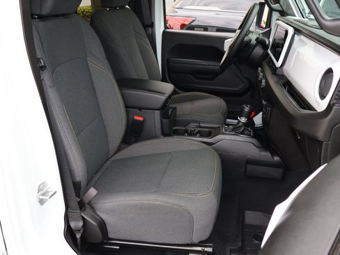 Used 2025 Jeep Gladiator Sport image 21