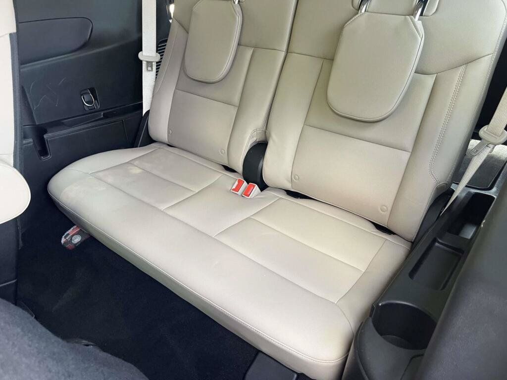 Used 2020 Ford Explorer XLT w/ Equipment Group 202A AWD/4WD image 18