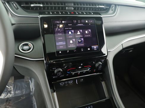 Used 2025 Jeep Grand Cherokee L Laredo w/ Luxury Tech Group I image 13