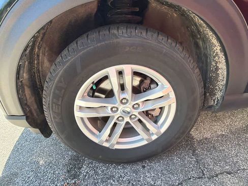 Used 2023 Ford Explorer XLT w/ Equipment Group 202A image 6