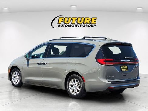 Used 2022 Chrysler Pacifica Touring-L FWD image 7
