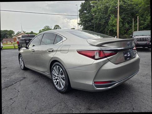 Used 2020 Lexus ES 300h w/ Premium Package FWD image 4