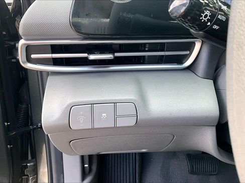 Certified 2024 Hyundai Elantra SEL FWD image 32