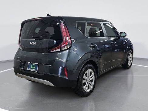 Used 2023 Kia Soul LX image 3