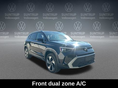 Used 2025 Volkswagen Taos SE w/ Panoramic Sunroof Package AWD/4WD image 9