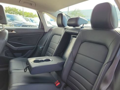 Used 2024 Volkswagen Jetta SE FWD image 12