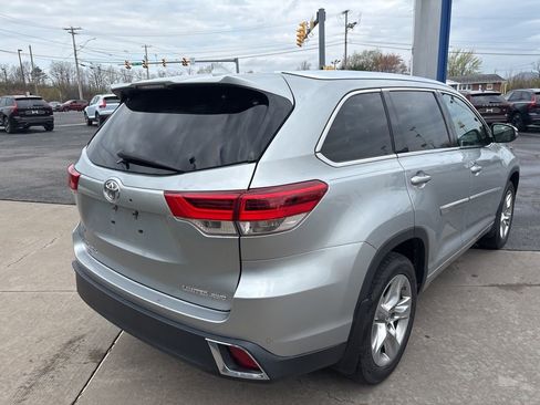 Used 2017 Toyota Highlander Limited image 6
