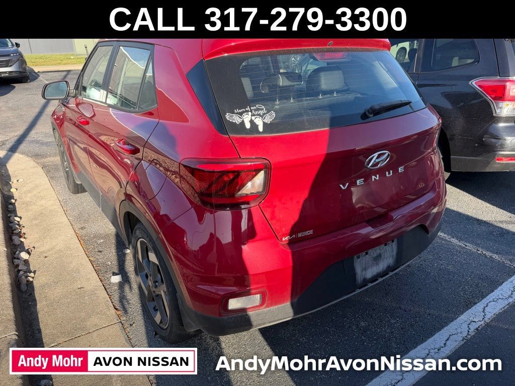 Used 2022 Hyundai Venue Limited FWD image 4