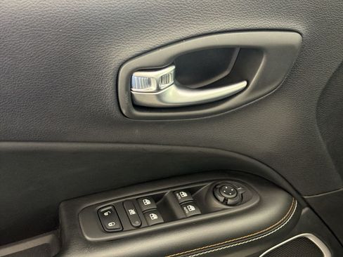 Used 2019 Jeep Compass Latitude w/ Popular Equipment Group AWD/4WD image 15