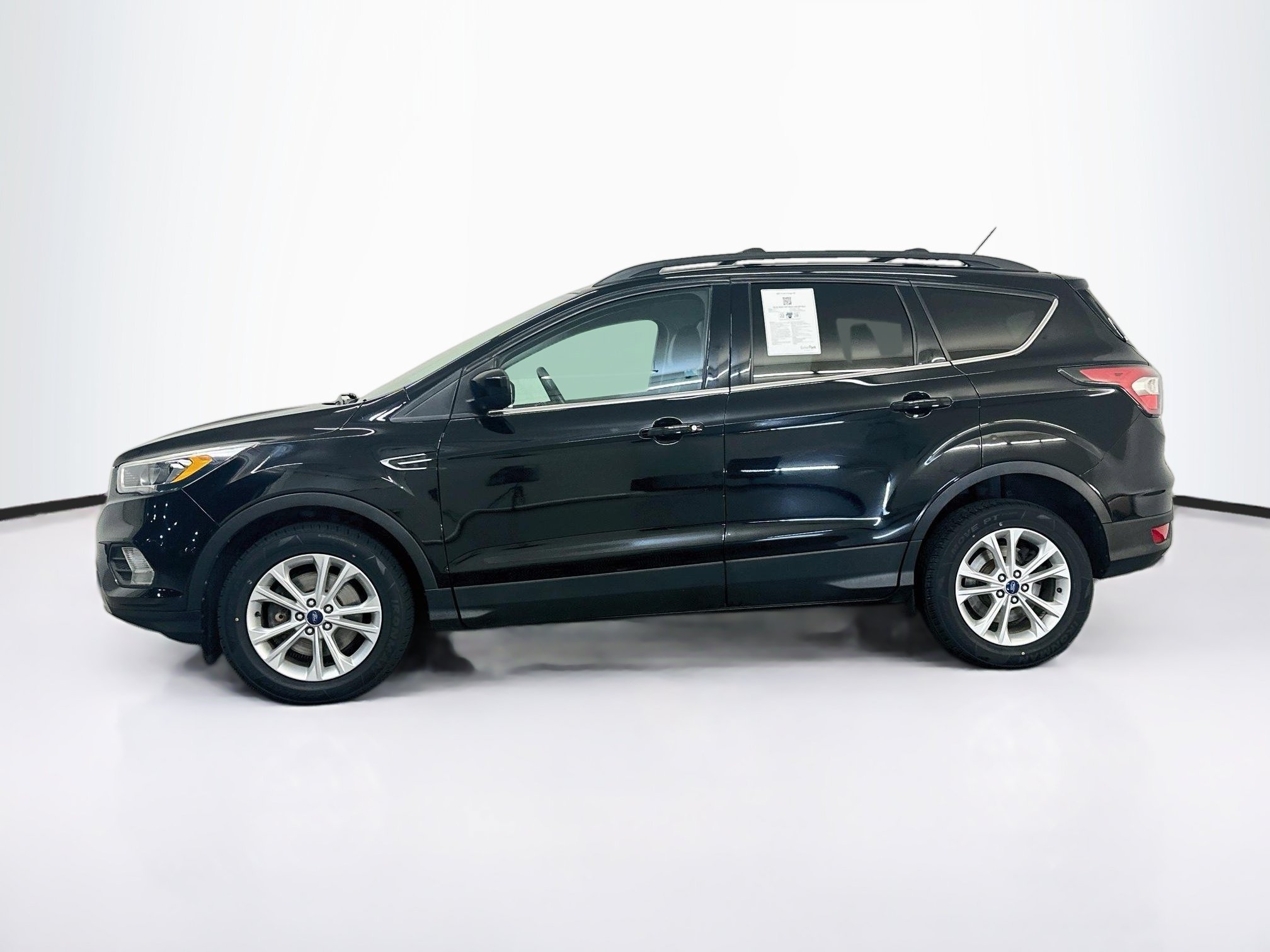 Used 2017 Ford Escape SE w/ SE Leather Comfort Package AWD/4WD image 4