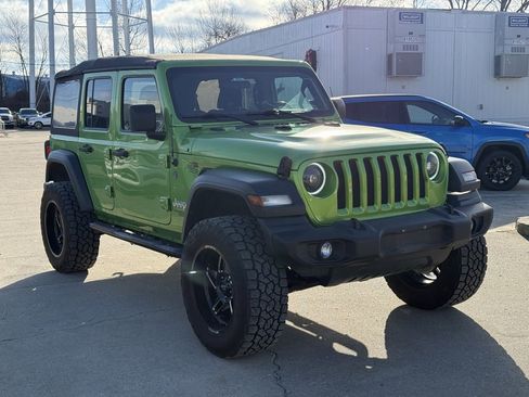 Used 2019 Jeep Wrangler Unlimited Sport S image 4