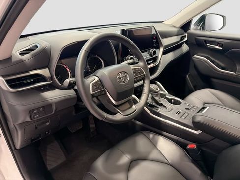 Certified 2026 Toyota Highlander XLE AWD/4WD image 9