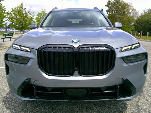 Used 2023 BMW X7 xDrive40i AWD/4WD image 2