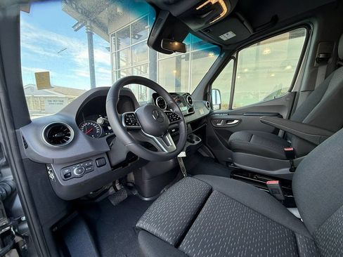 Used 2023 Mercedes-Benz Sprinter 2500 image 12