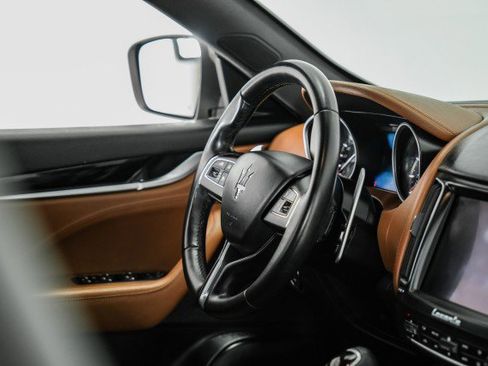 Used 2017 Maserati Levante S image 9