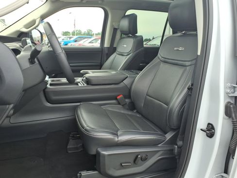 Used 2025 Ford Expedition Platinum AWD/4WD image 8