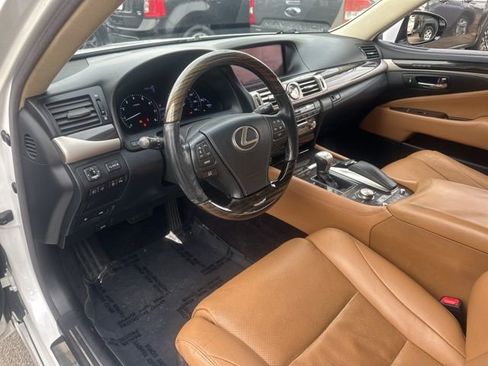 Used 2013 Lexus LS 460 w/ Ultra Luxury Pkg image 22