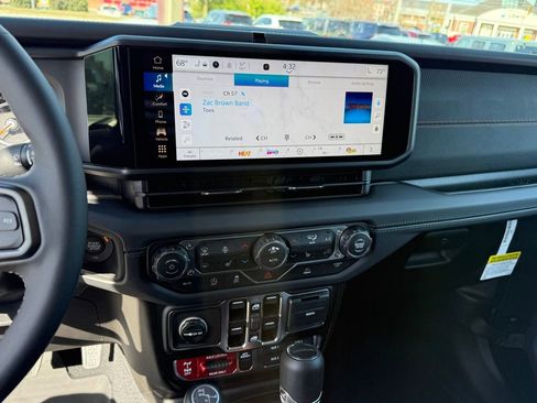 New 2026 Jeep Gladiator Mojave image 19