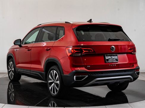 Used 2023 Volkswagen Taos SE w/ Panoramic Sunroof Package FWD image 6