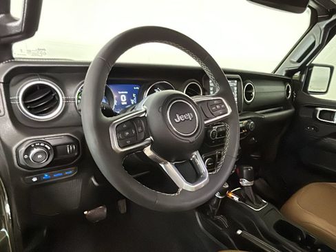 Used 2023 Jeep Wrangler Unlimited Sahara AWD/4WD image 15