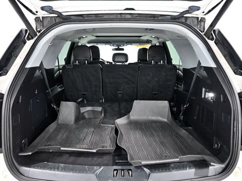 Used 2021 Ford Explorer XLT w/ Equipment Group 202A AWD/4WD image 36