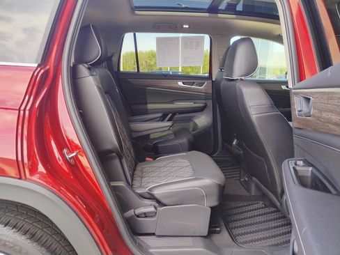 Used 2024 Volkswagen Atlas SEL Premium R-Line image 15