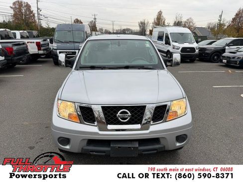 Used 2015 Nissan Frontier SV image 4