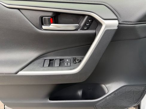 Used 2020 Toyota RAV4 Limited AWD/4WD image 15