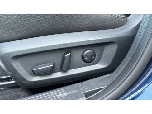 Used 2025 Nissan Rogue SV AWD/4WD image 14