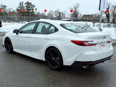 Certified 2025 Toyota Camry SE image 7