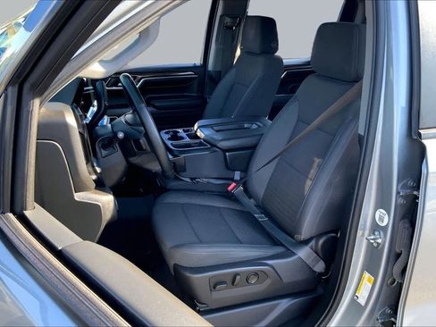 Used 2024 Chevrolet Silverado 1500 LT RWD image 8