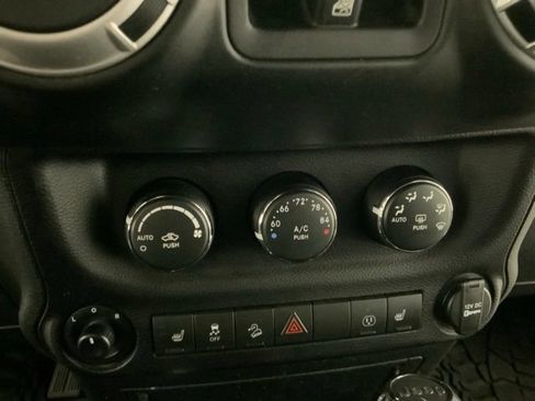 Used 2016 Jeep Wrangler Unlimited Rubicon AWD/4WD image 21