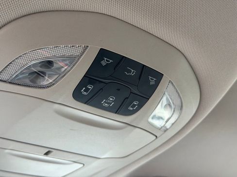 Used 2020 Chrysler Voyager Lxi w/ Cold Weather Group FWD image 23