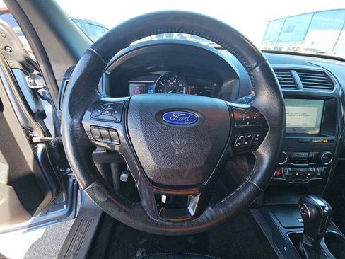Used 2018 Ford Explorer XLT w/ Equipment Group 202A image 13