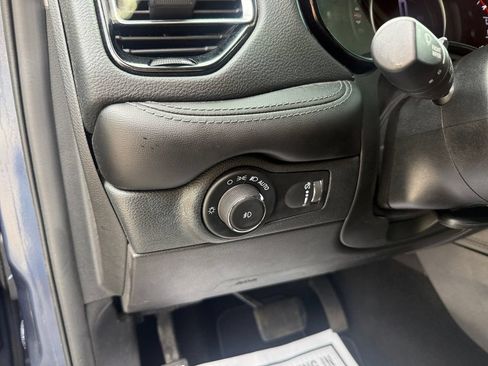 Used 2021 Dodge Durango SXT w/ 3rd Row Seating Group RWD image 17