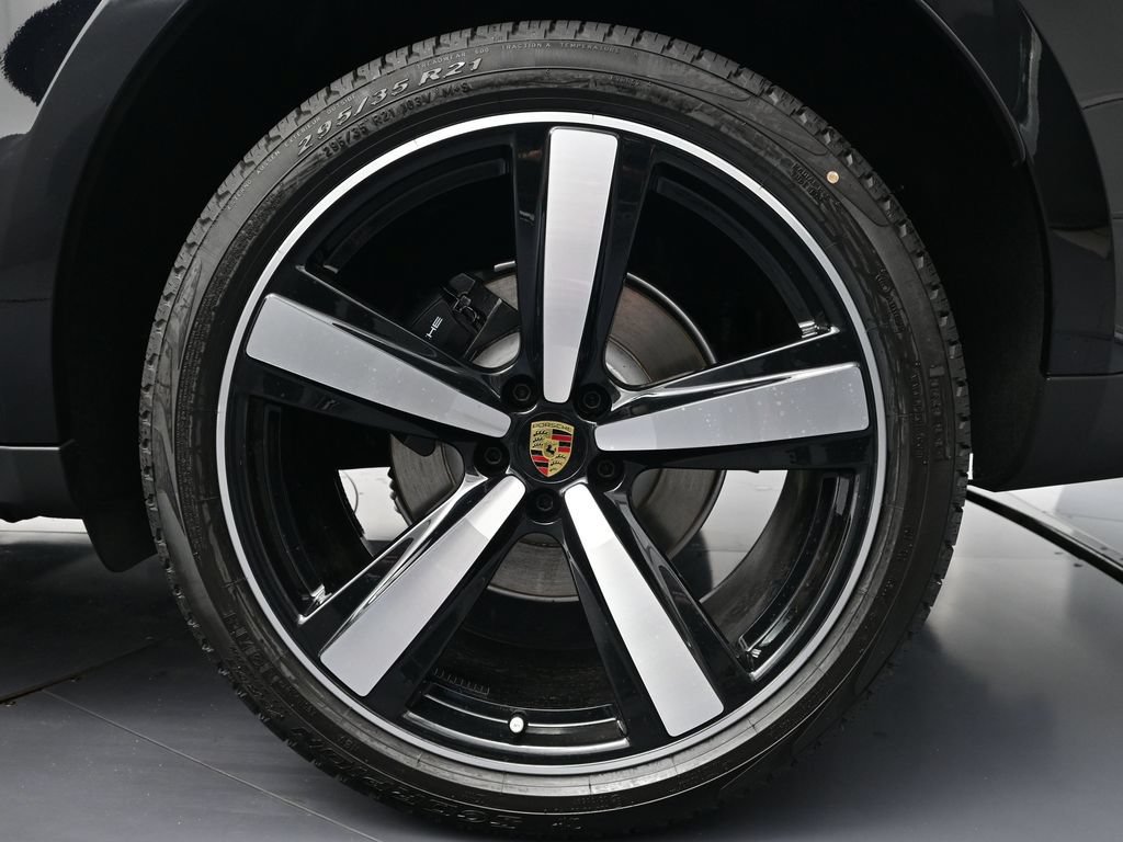 Used 2026 Porsche Macan AWD/4WD image 26