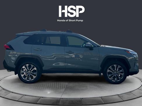 Used 2022 Toyota RAV4 XLE Premium image 6