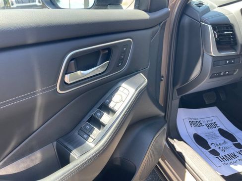 Used 2025 Nissan Rogue Platinum w/ Tech Package FWD image 13