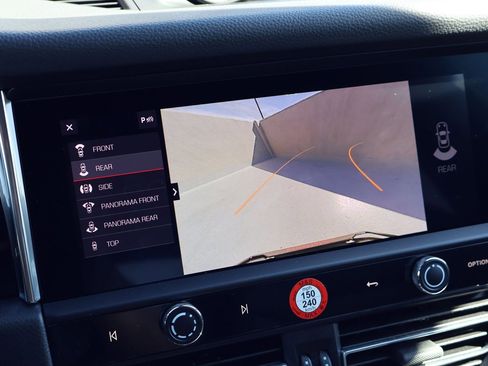 Certified 2025 Porsche Macan image 19