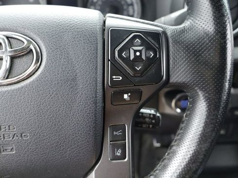 Used 2018 Toyota Tacoma TRD Off-Road AWD/4WD image 30