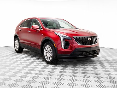 Certified 2023 Cadillac XT4 Luxury w/ Cold Weather Package image 8