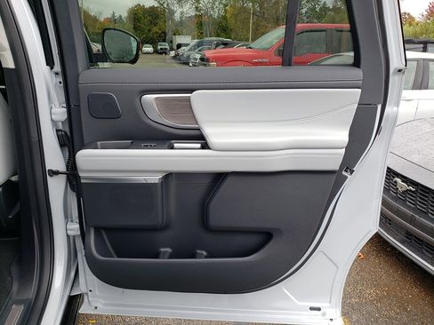 New 2025 Ford Expedition Max Platinum w/ Platinum Ultimate Package image 17