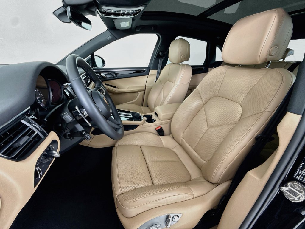 Certified 2026 Porsche Macan AWD/4WD image 5