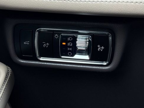 Used 2023 Lincoln Aviator 2WD w/ Premium Package image 38
