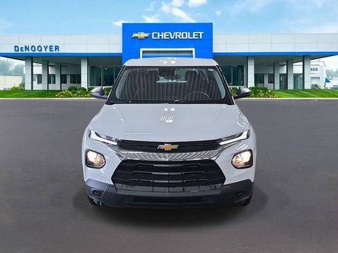 Used 2023 Chevrolet TrailBlazer LS image 2